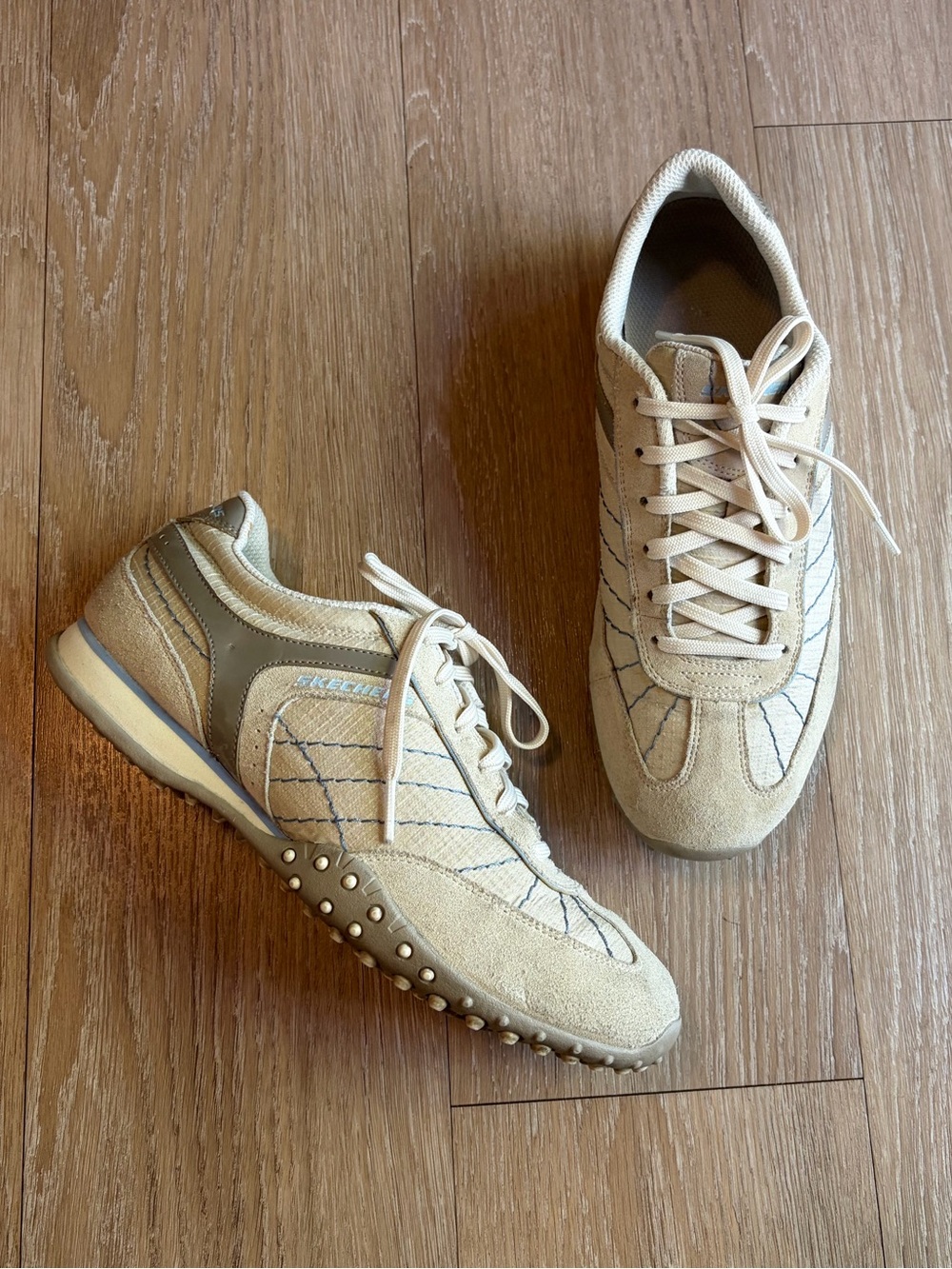 Y2K Skechers Casual Lace-Up Sneakers in Beige & Tan Suede